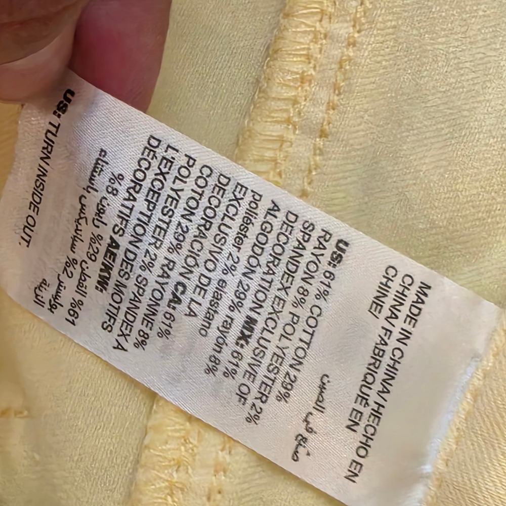 Chico's NWOT So Slimming Girlfriend Slim Leg Ankle Jeans Pale Yellow Sz 1.5R 10R - Picture 6 of 7
